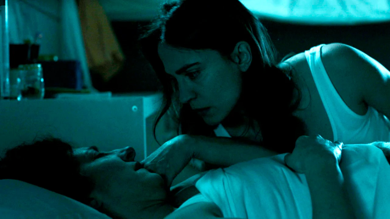 Helena espía en sueños a Susana Helena espía en sueños a Susana