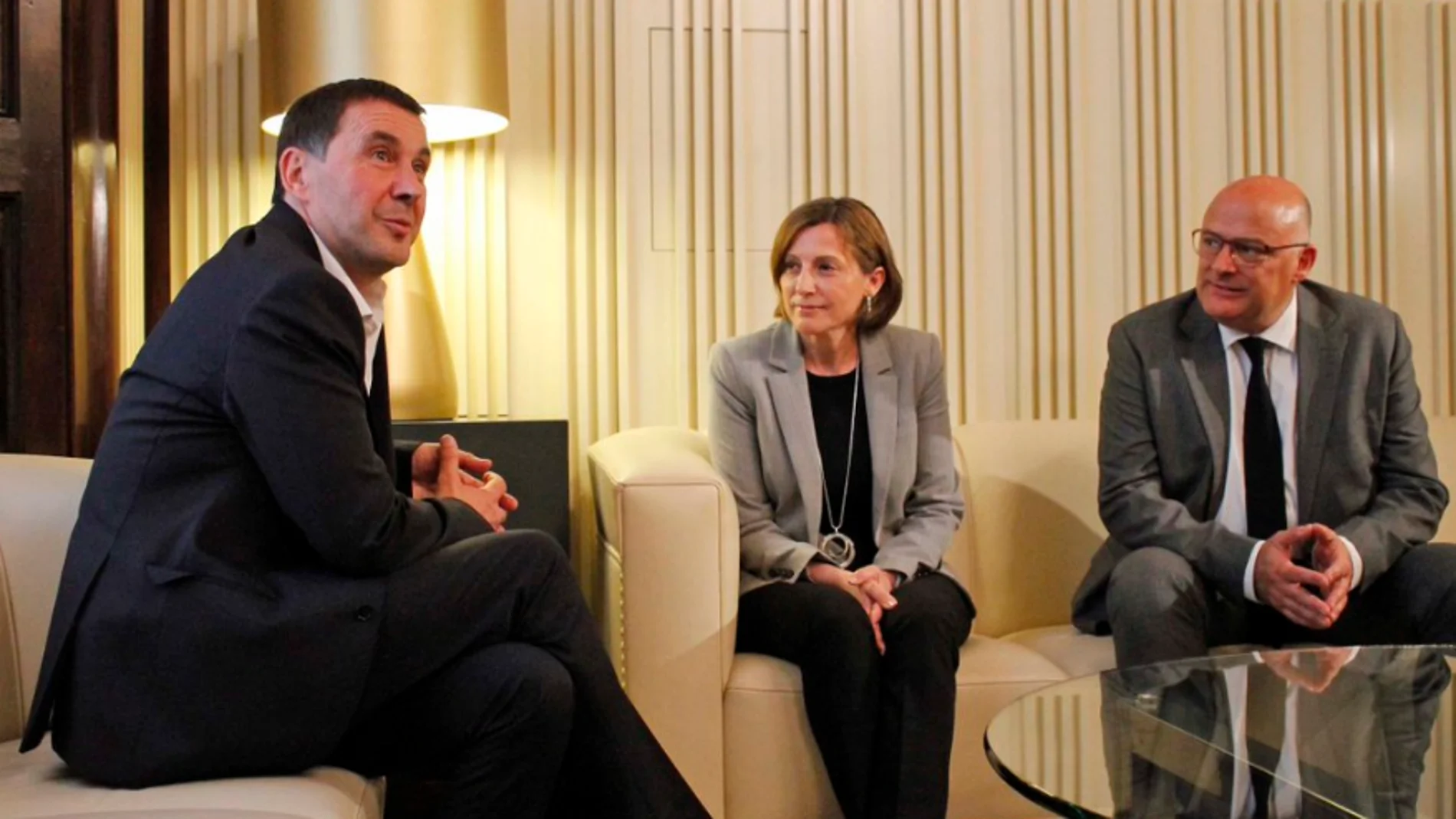 Forcadell con Otegi en el Parlament Forcadell con Otegi en el Parlament