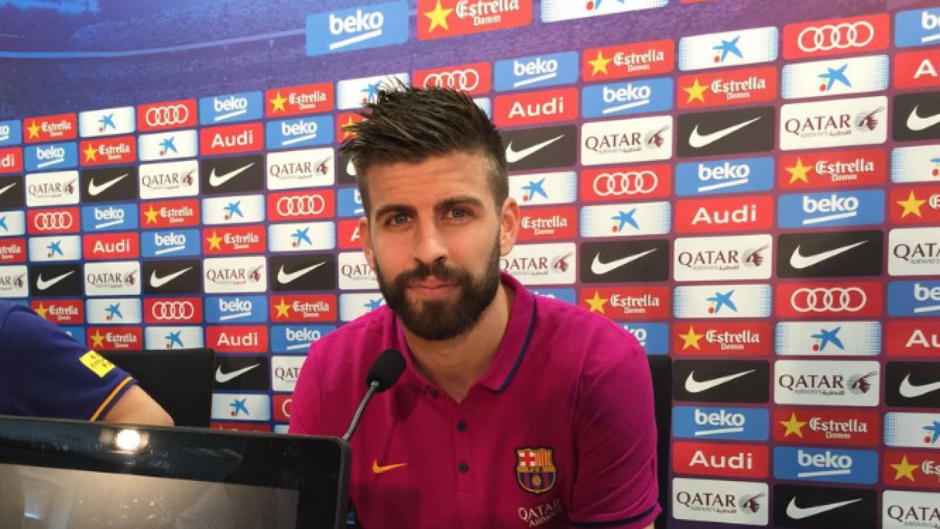 Gerard Piqu&eacute; en rueda de prensa