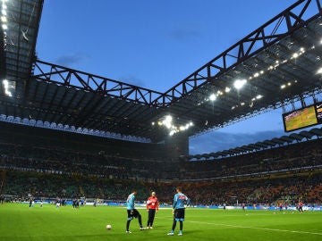 Panorámica de San Siro durante un Inter-Nápoles