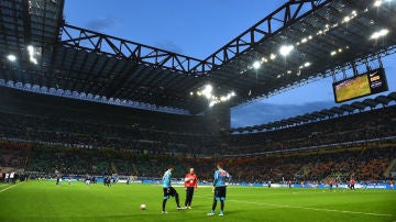 Panor&aacute;mica de San Siro durante un Inter-N&aacute;poles