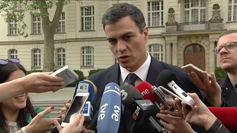Frame 43.188411 de: S&aacute;nchez: "Rajoy prometi&oacute; cuadrar las cuentas p&uacute;blicas y la herencia que nos va a dejar es m&aacute;s deuda y una multa"