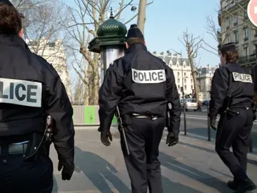 Agentes de la policía francesa en París Agentes de la policía francesa en París