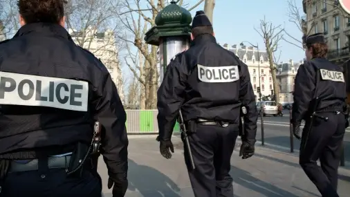 Agentes de la polic&iacute;a francesa en Par&iacute;s