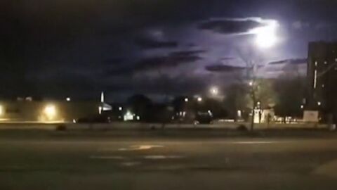 Frame 4.974039 de: Divisado y grabado un meteorito sobre el noreste de Estados Unidos