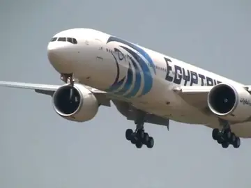 Frame 3.524442 de: Un avión de la compañía EgyptAir con 66 personas a bordo se ha estrellado cerca de la isla griega de Karpathos Frame 3.524442 de: Un avión de la compañía EgyptAir con 66 personas a bordo se ha estrellado cerca de la isla griega de Karpathos