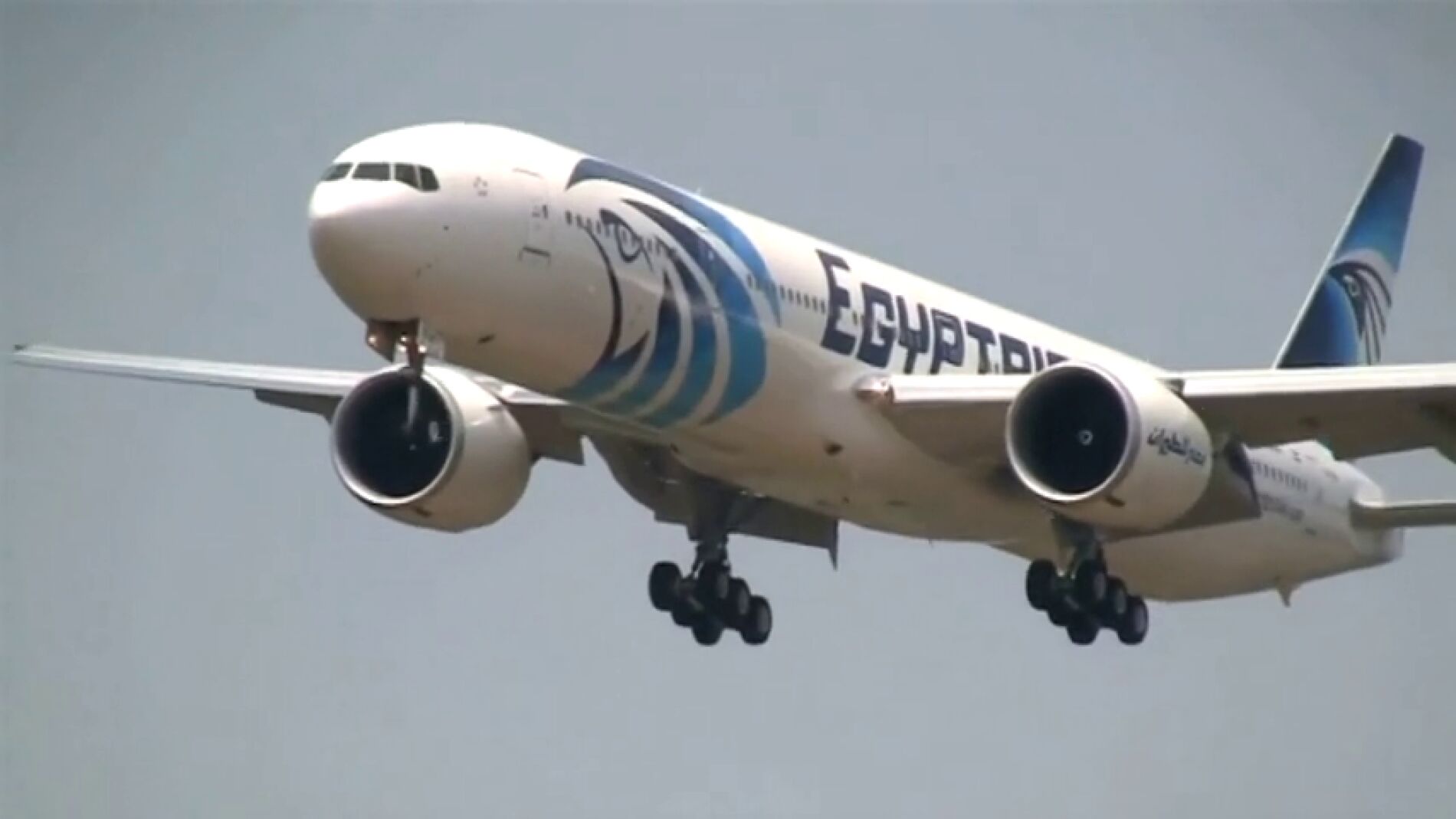 Frame 3.524442 de: Un avi&oacute;n de la compa&ntilde;&iacute;a EgyptAir con 66 personas a bordo se ha estrellado cerca de la isla griega de Karpathos