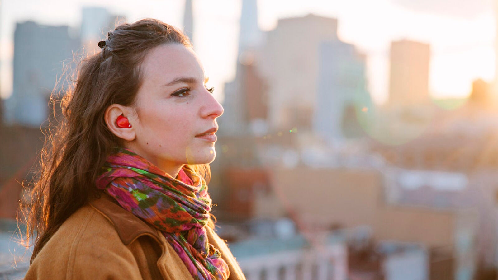 Desarrollan un auricular que traduce diferentes idomas en tiempo real