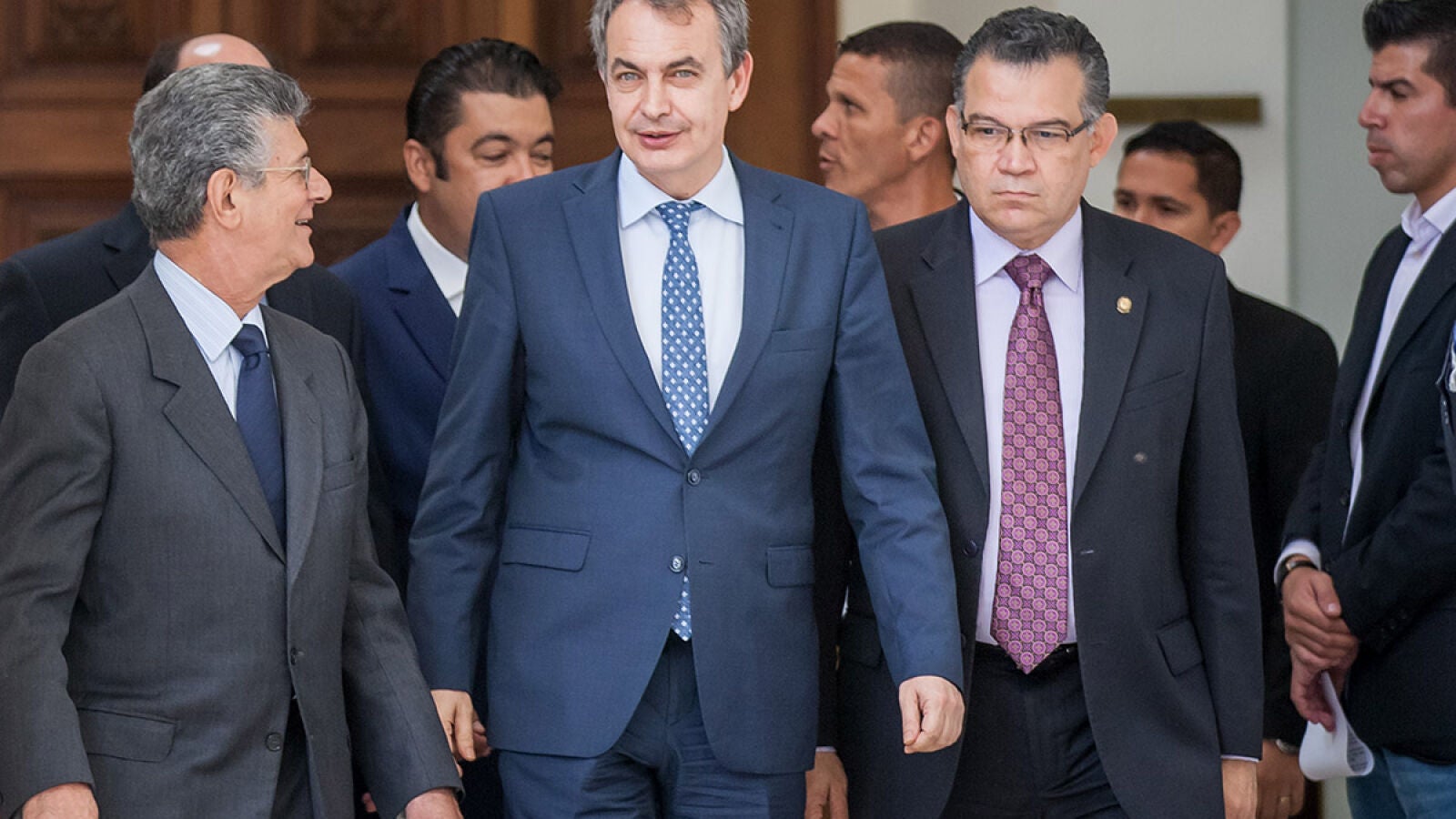Zapatero se reúne en Caracas con representantes de la opositora Mesa de la Unidad Democrática