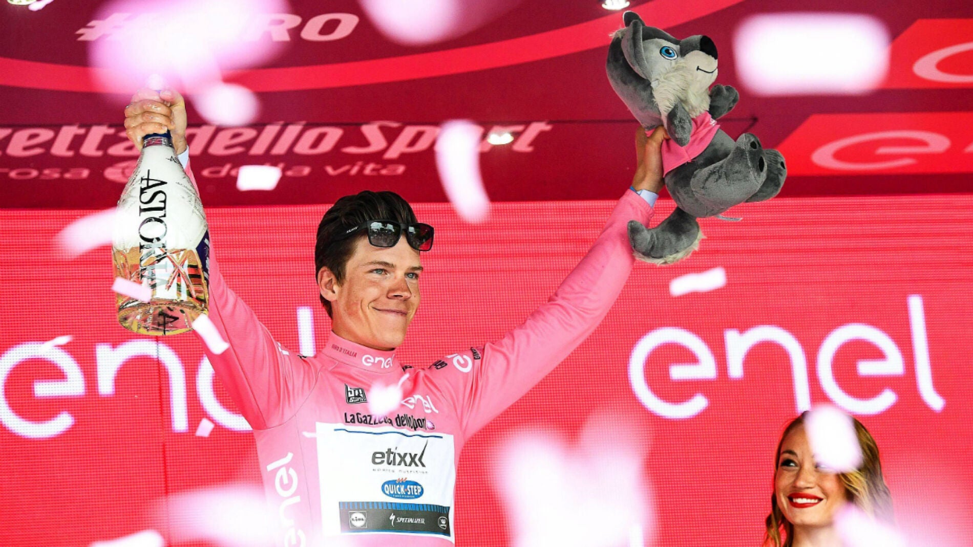 Jungels mantiene la 'maglia rosa' una etapa m&aacute;s