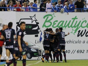 El Huesca celebra un gol en Butarque