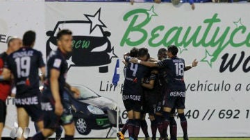 El Huesca celebra un gol en Butarque