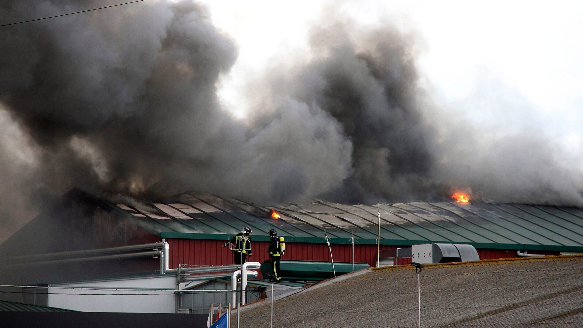 Incendio en una f&aacute;brica de Le&oacute;n