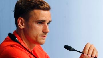 Griezmann, ante los medios de comunicaci&oacute;n