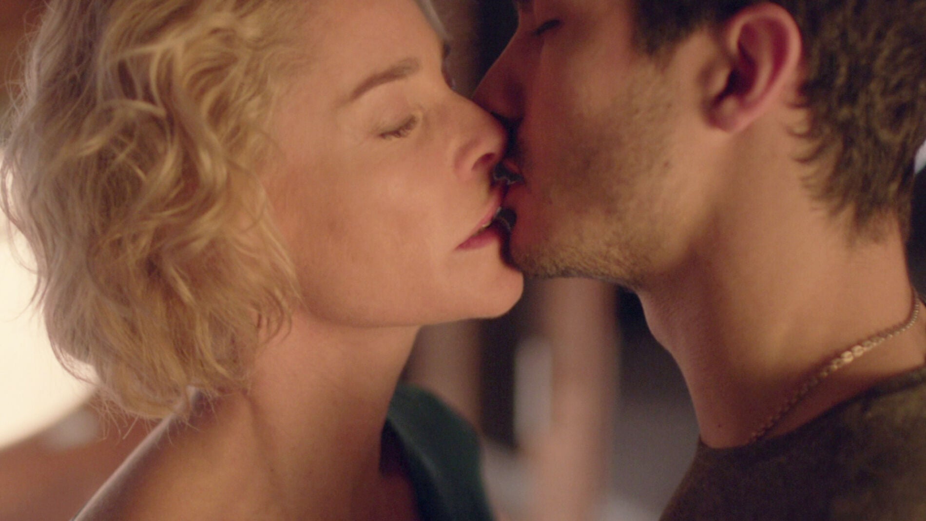 Carlos contin&uacute;a tensando la cuerda con Claudia