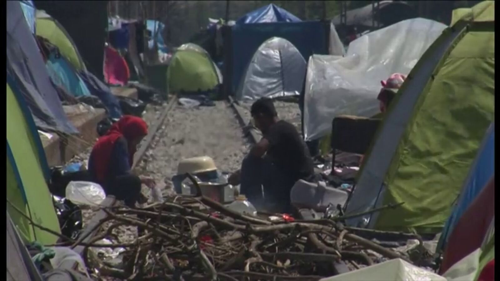 La policía griega comienza a desalojar el campamento de Idomeni donde hay más de 8.400 refugiados