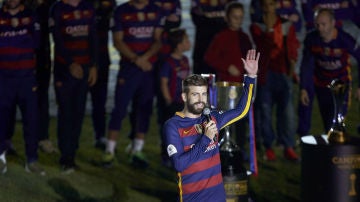 Piqué, en la fiesta del Camp Nou