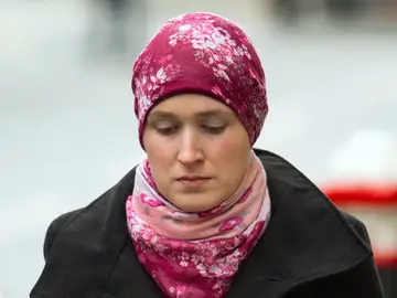Lorna Moore, de 34 años, tenía previsto llevarse a sus tres hijos. Lorna Moore, de 34 años, tenía previsto llevarse a sus tres hijos.