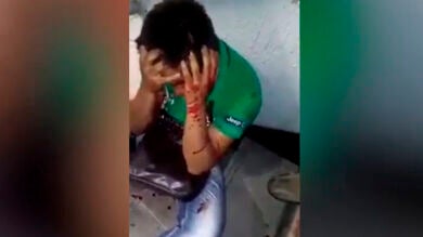 Una joven mexicana le da una paliza a un hombre que intentó abusar de ella y lo graba en vídeo
