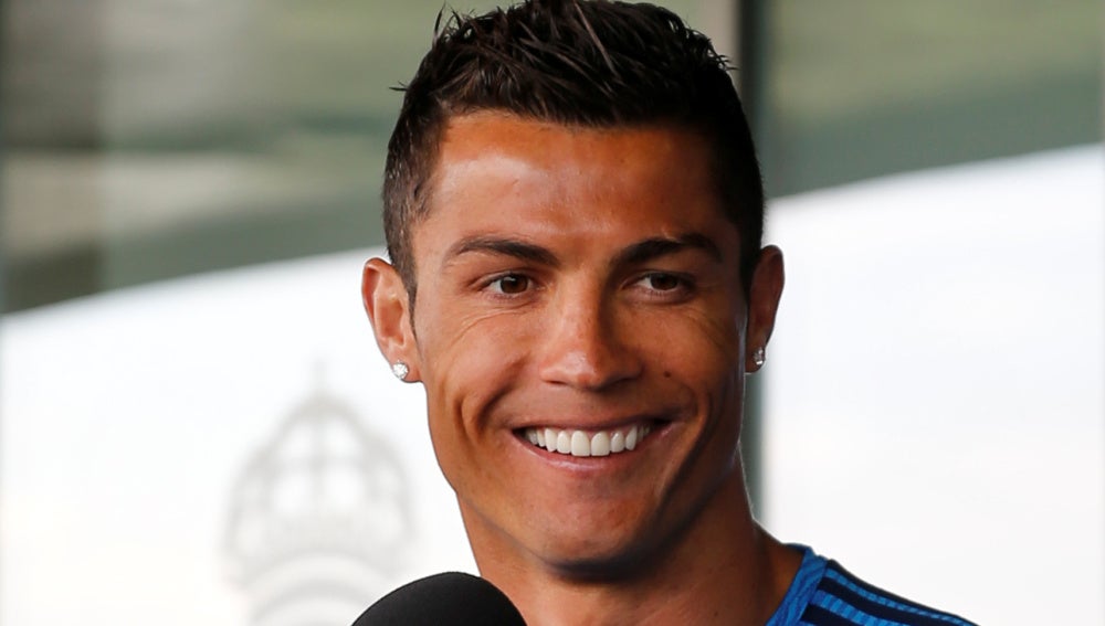 Cristiano Ronaldo atiende a los medios de comunicación