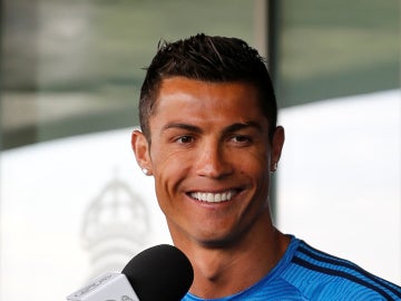 Cristiano Ronaldo atiende a los medios de comunicación