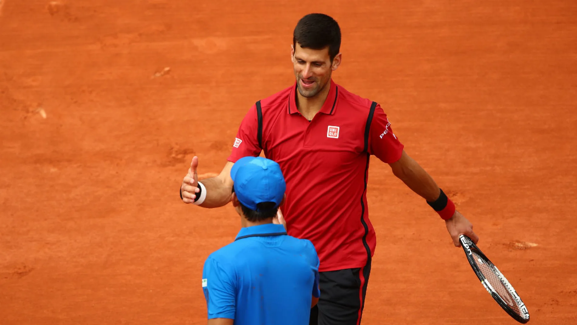 Djokovic saluda a Yen-Hsun Lu tras la victoria Djokovic saluda a Yen-Hsun Lu tras la victoria