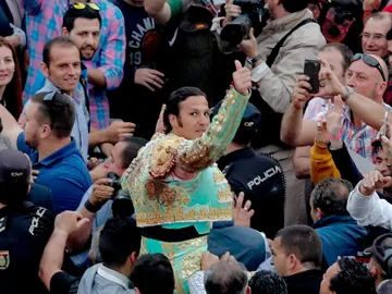 El diestro David Mora sale por la puerta grande tras cortar dos orejas El diestro David Mora sale por la puerta grande tras cortar dos orejas