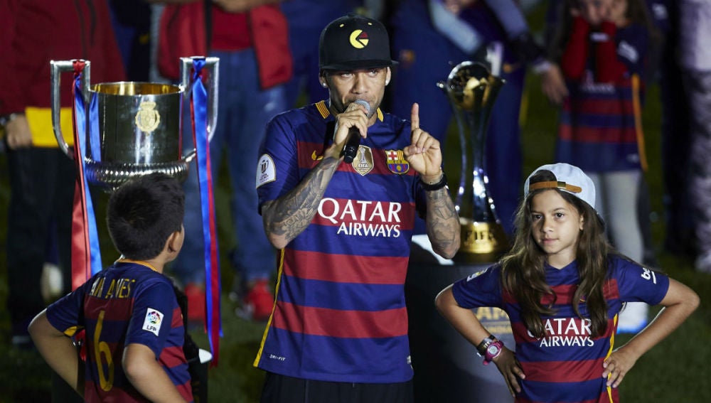 Dani Alves, en la fiesta del Camp Nou