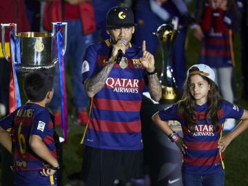 Dani Alves, en la fiesta del Camp Nou