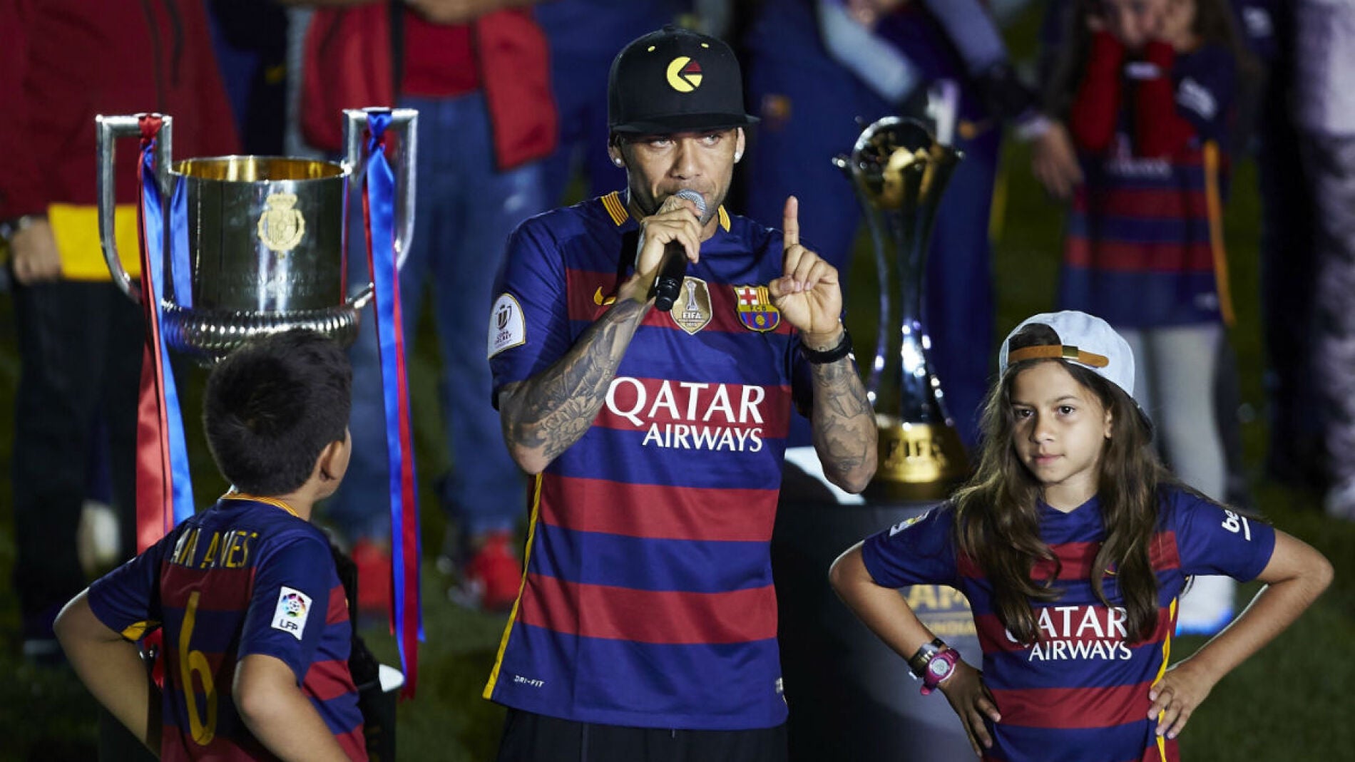 Dani Alves, en la fiesta del Camp Nou