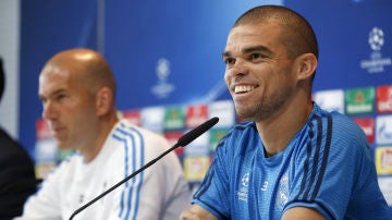 Pepe, durante la rueda de prensa con Zinedine Zidane