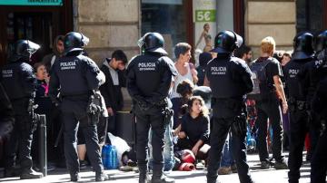  Los Mossos d'Esquadra actúan contra una protesta en Barcelona. 