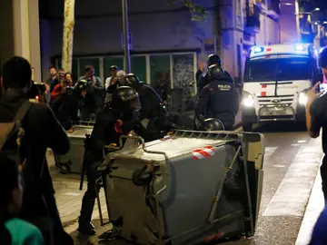Disturbios en el barrio barcelonés de Gràcia. Disturbios en el barrio barcelonés de Gràcia.