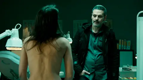 Helena se desnuda delante de Fabio Helena se desnuda delante de Fabio