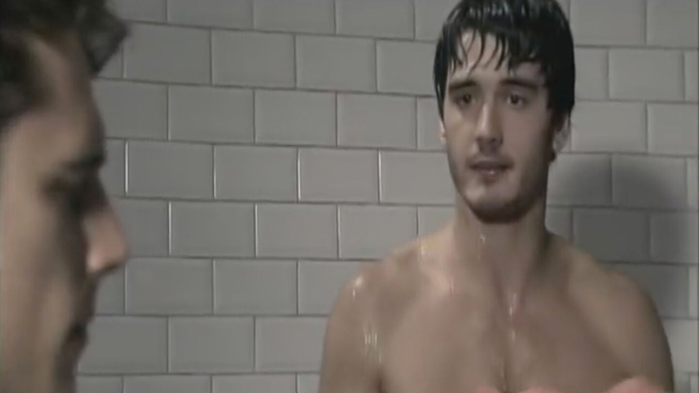 Iván y Marcos en las duchas de 'El Internado'
