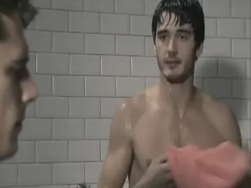 Iván y Marcos en las duchas de 'El Internado' Iván y Marcos en las duchas de 'El Internado'