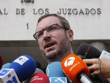 Javier Maroto en la puerta de los juzgados de Plaza de Castilla