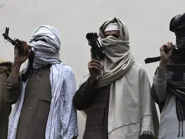 Un grupo de talibanes armados Un grupo de talibanes armados