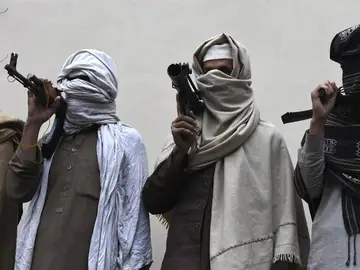 Un grupo de talibanes armados Un grupo de talibanes armados