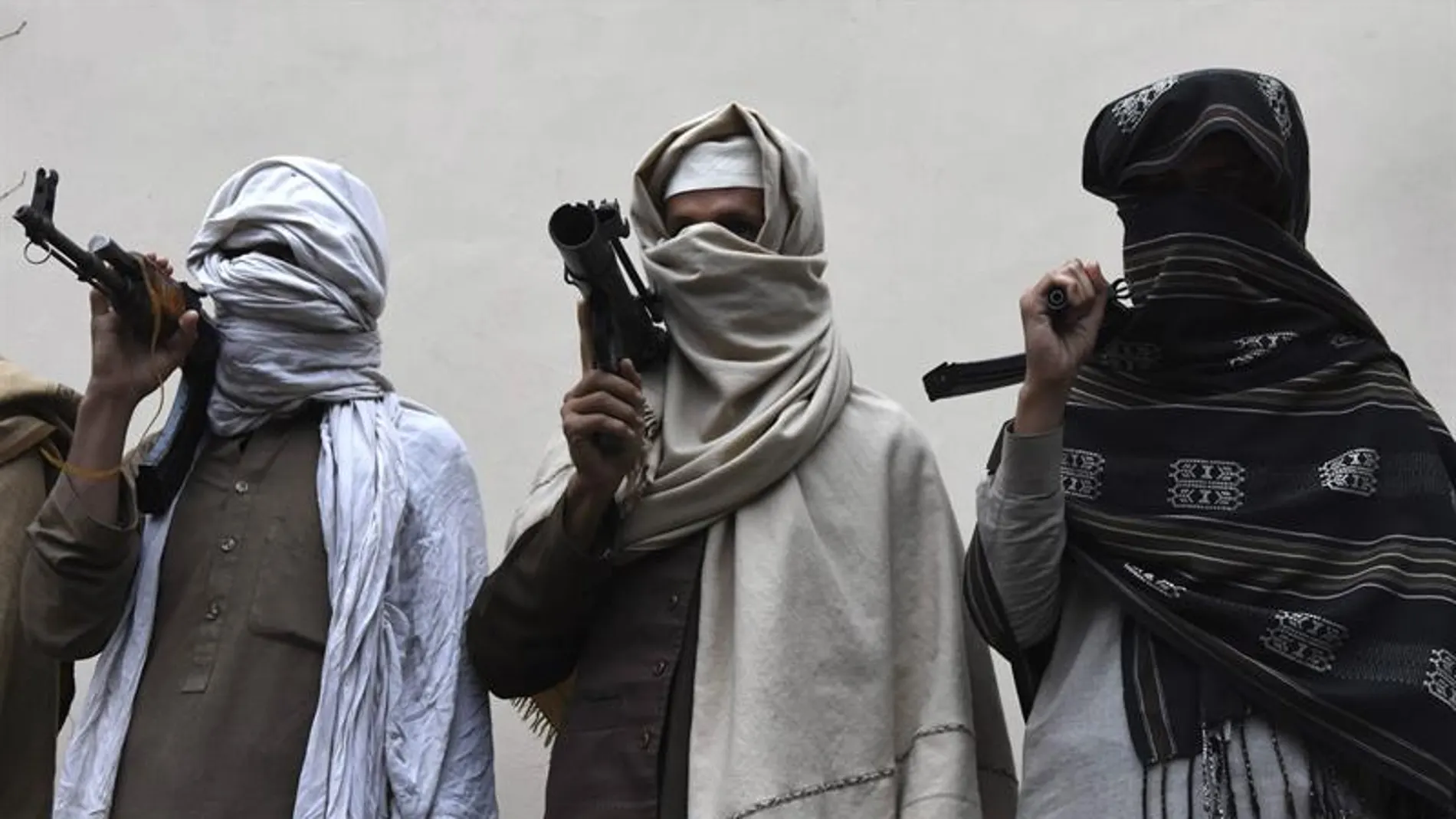 Un grupo de talibanes armados Un grupo de talibanes armados