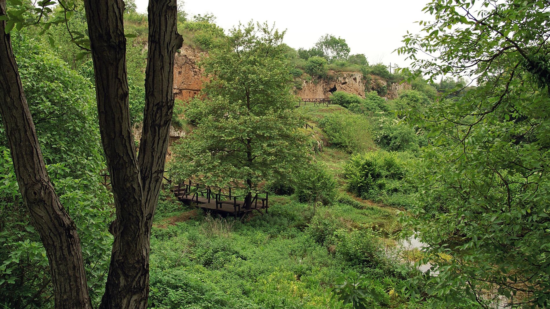 El paraje conocido como "El Ninfeo de Mieza, el jard&iacute;n de Arist&oacute;teles"