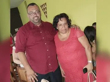 Frame 20.685057 de: Una madre y su hijo se encuentran 35 años después Frame 20.685057 de: Una madre y su hijo se encuentran 35 años después