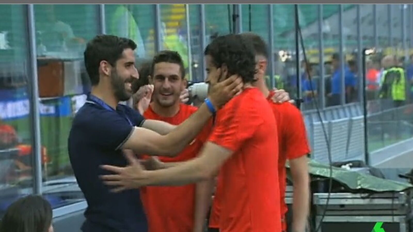 Raúl García acudió a San Siro para animar a sus excompañeros