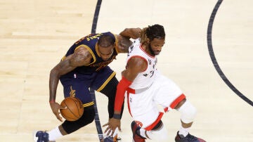 LeBron James, ante Carroll