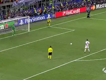 Cristiano en el momento de su penalti Cristiano en el momento de su penalti
