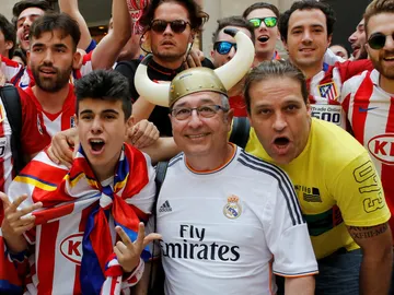 Las aficiones de Atlético de Madrid y Real Madrid, hermanadas antes de la final de la Champions Las aficiones de Atlético de Madrid y Real Madrid, hermanadas antes de la final de la Champions