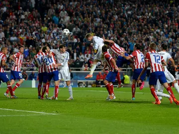 Sergio Ramos marca de cabeza al Atlético de Madrid en la final de Lisboa Sergio Ramos marca de cabeza al Atlético de Madrid en la final de Lisboa