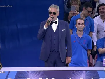 Andrea Bocelli entonó el himno de la Champions antes de la final Andrea Bocelli entonó el himno de la Champions antes de la final