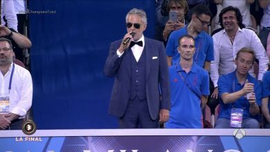 Así cantó Andrea Bocelli el himno de la Champions League antes de la final