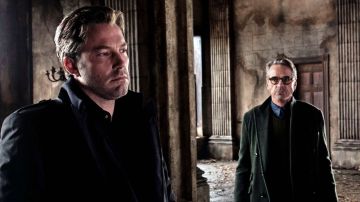 Jeremy Irons junto a Ben Affleck en 'Batman v Superman'